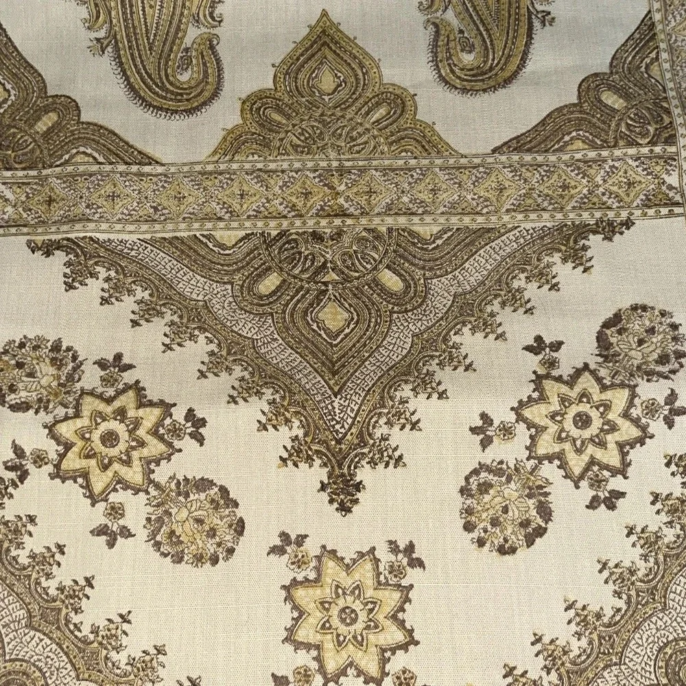 Pottery Barn Cotton Paisley Erica Medallion Table Runner‎ 18 in x 90in Cotton